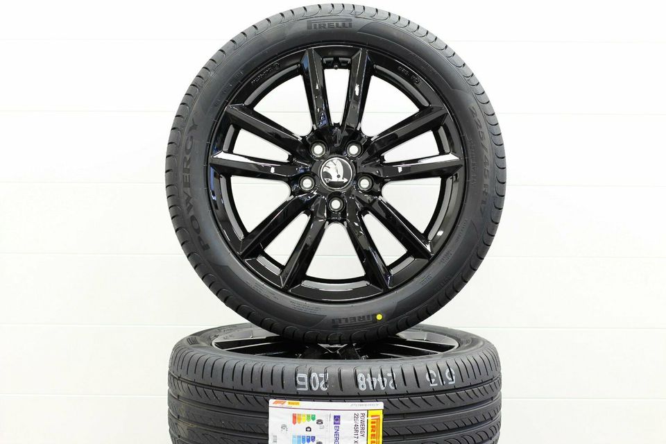 NEU Skoda Octavia 5E RS 17 Zoll Alufelgen Pirelli Sommerreifen in Rhaunen