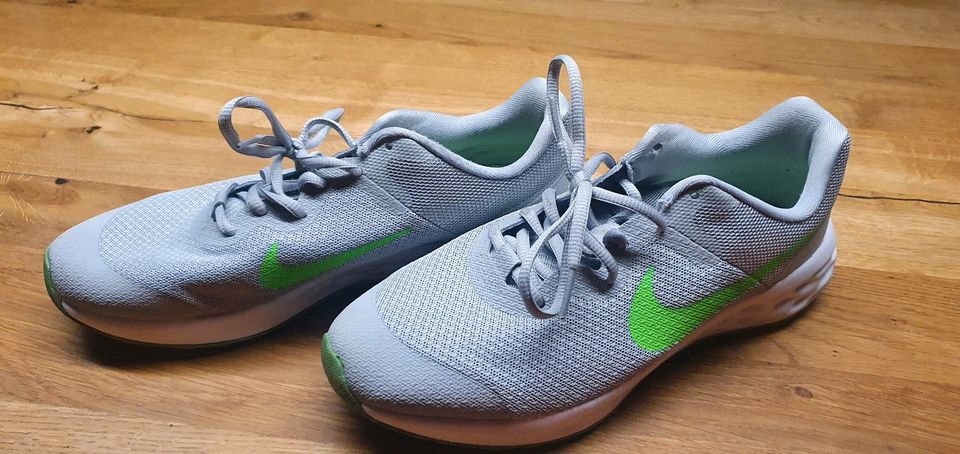 Nike Turnschuhe Sneaker Gr 40 1x getragen in Bruck