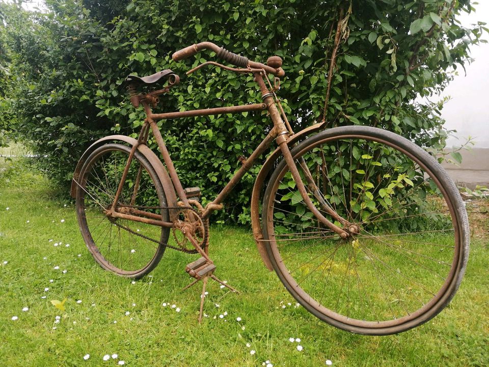 Altes Oldtimer Fahrrad - Scheunenfund - Dekoration - NSU Vorkrieg in Michelau i. OFr.