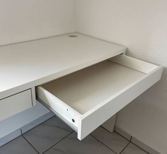 Schreibtisch Micke Ikea in Hennef (Sieg)