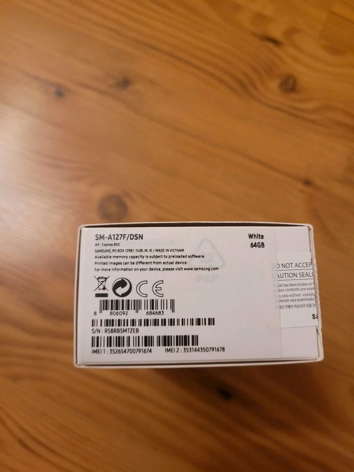 Samsung Galaxy A12 64GB Smartphone schwarz Display Akku neu in Grünhain-Beierfeld 