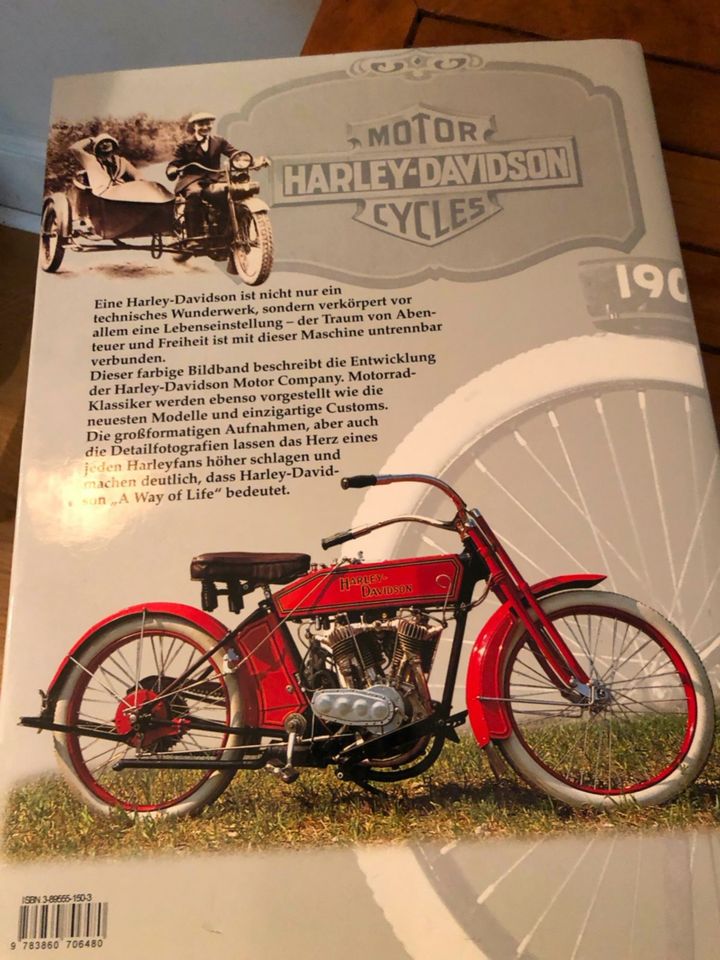 Harley Davidson gebundenes Buch Saladini/Szymezak in Esslingen