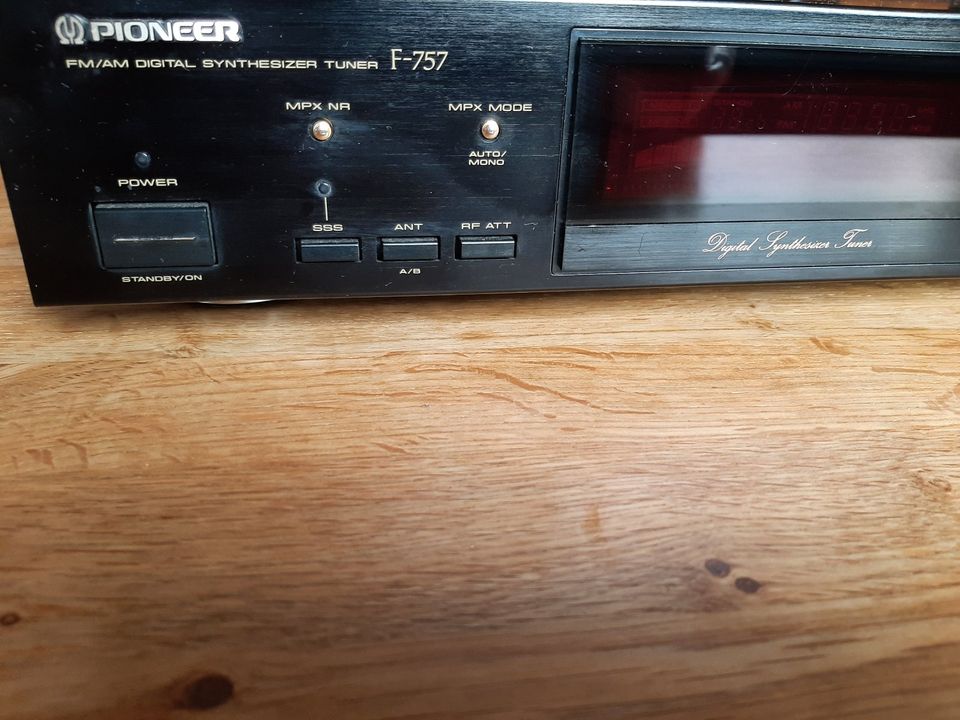 Pioneer F-757 Radio Tuner in Dieburg