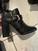 Zu verkaufen eine schuhe! Neu! Nur abholung! München - Bogenhausen Vorschau