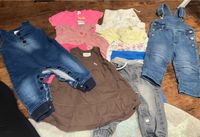 Kleiderpaket Babyhosen Hosen Jeans und Latzhosen Gr. 80 Saarland - Schwalbach Vorschau