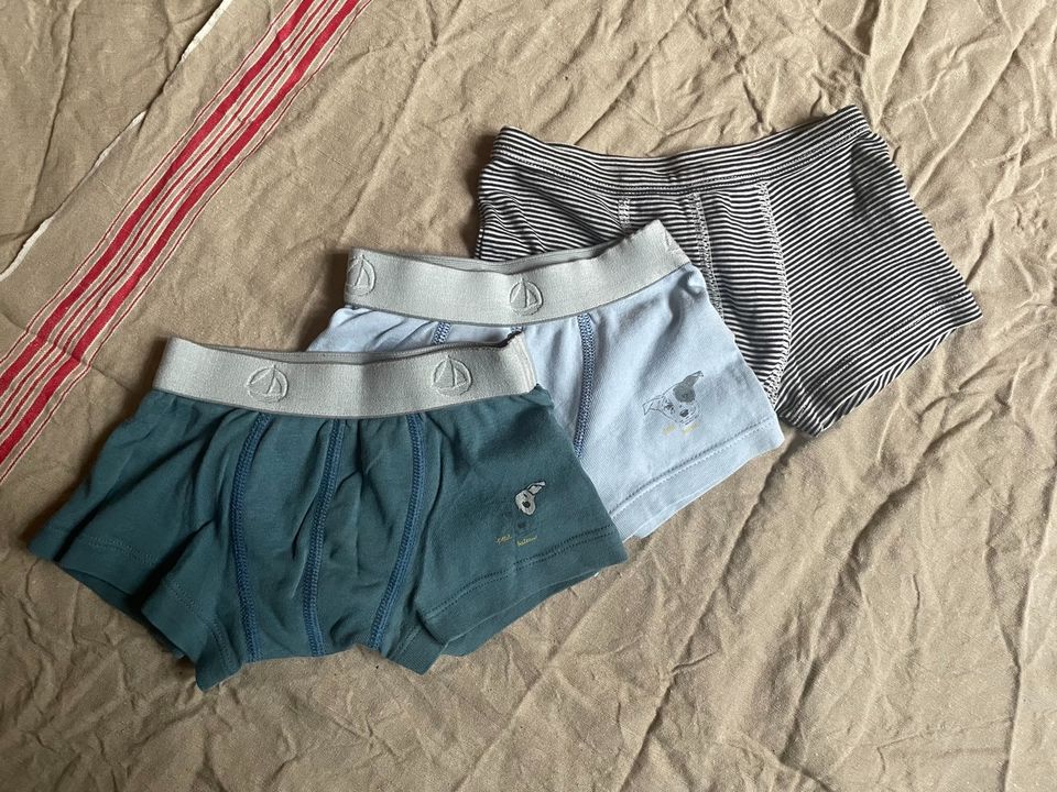 Petit Bateau 3er-Set Boxershorts blau/geringelt, Gr. 98/104 in Berlin