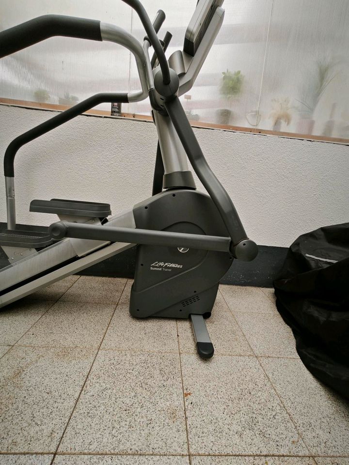 Life Fitness Ellipsentrainer Modell 95Li Summit Trainer in Bornheim Rheinhessen