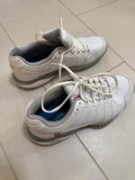 Tennisschuhe Indoor Teppich K Swiss Größe 39 Berlin - Schöneberg Vorschau
