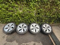 VW Golf 8,7 Alufelgen mit Sommerreifen 225/45R17 Lk5/112 Baden-Württemberg - Sindelfingen Vorschau