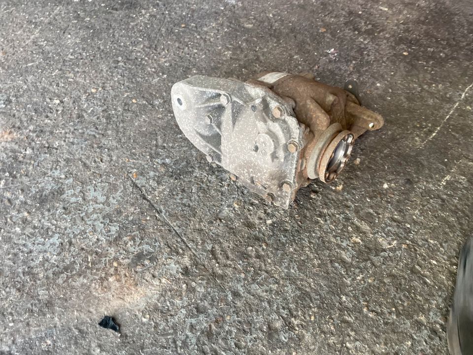 BMW e8x e9x 120d 320d 163ps m47 differential hinterachsgetriebe in Schermbeck