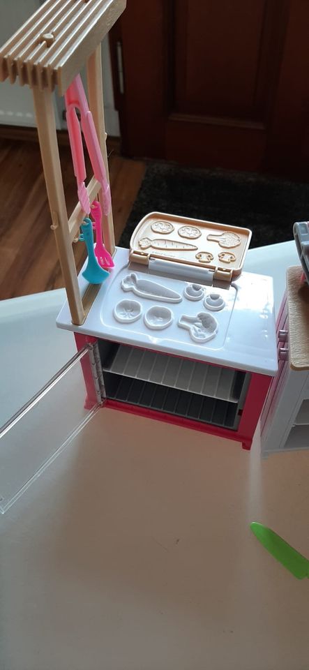 Barbie FRH73 - Cooking und Baking Deluxe Küche Spielset und Puppe in Harrislee