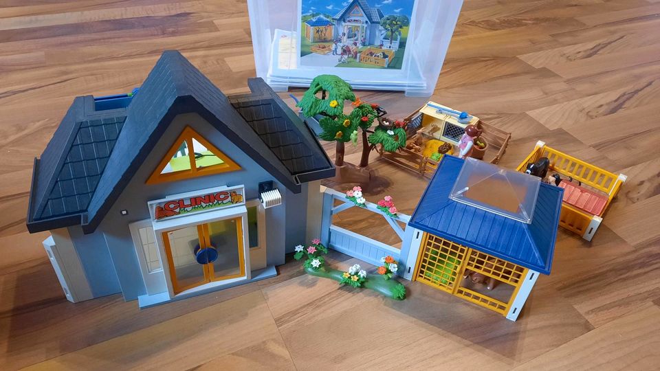 Playmobil Tierklinik mit zusätzlichem OP Anbau im Konvolut in Dinslaken