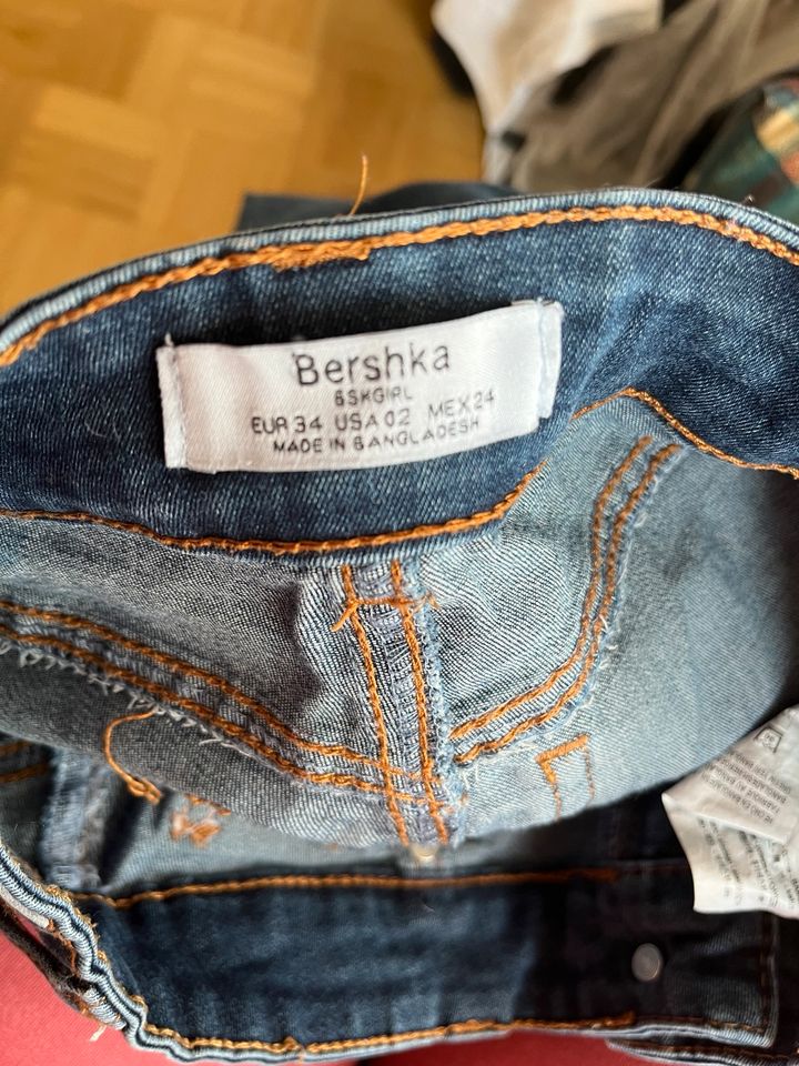 Bershka Jeans 152/158 Größe 34 in Schöneck