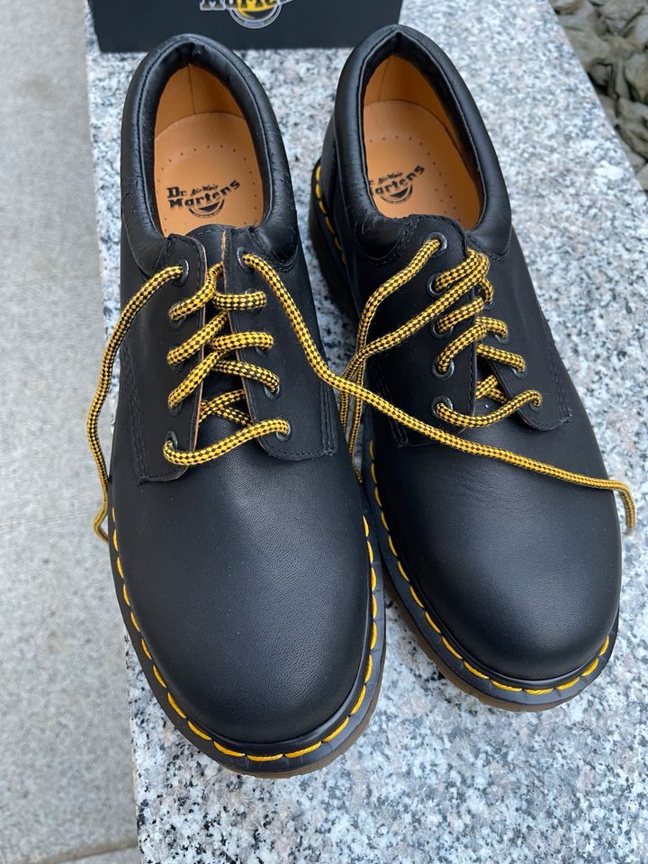 Dr. Martens  Saxon 8053 Schwarz mit Gelben Nähten / Übersee in Oberweißbach