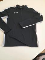 Nike dri-fit longsleeve mit Reißverschluss  116-122 schwarz Hessen - Hammersbach Vorschau