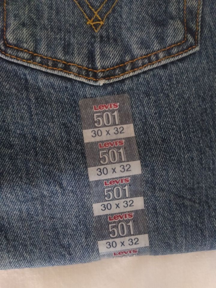 NEU & UNGETRAGEN Levi´s 501 Jeans in Queidersbach