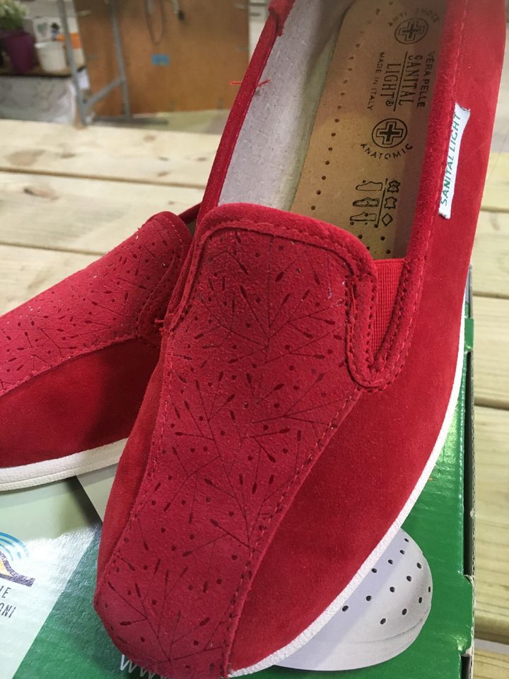 NEU! Sanital Light Damenslipper Leder, OVP, rot, Gr. 38 in Osterholz-Scharmbeck