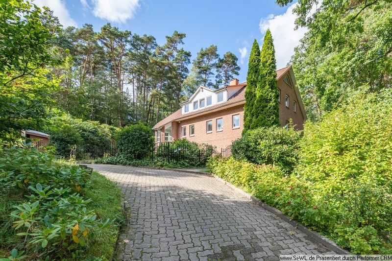 Zweifamilienhaus mit zusätzlichem Büro in Hamburg