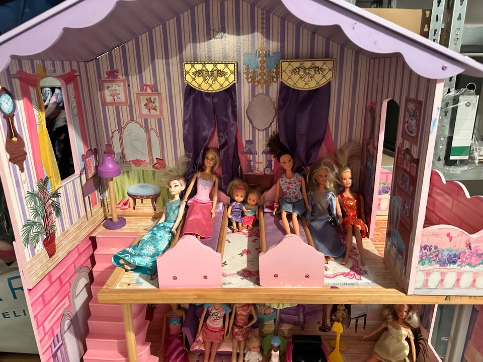 Barbie Puppenhaus / Barbie traumvilla in Arnsberg
