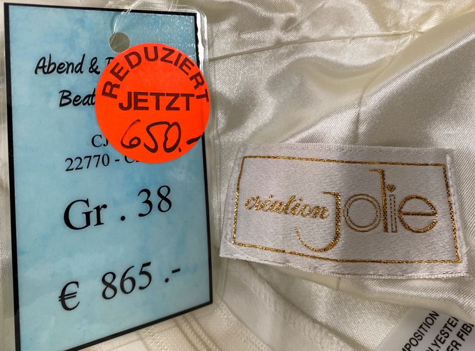 25 Stk. Brautmode Brautkleider Mix, Großhandel Textilien für Wiederverkäufer Restposten kaufen in Tanna