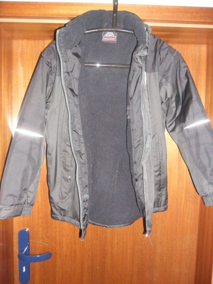 Winterjacke Gr. 164 mit Kapuze im Kragen von OUT-BURST COMPANY in Lichtenfels