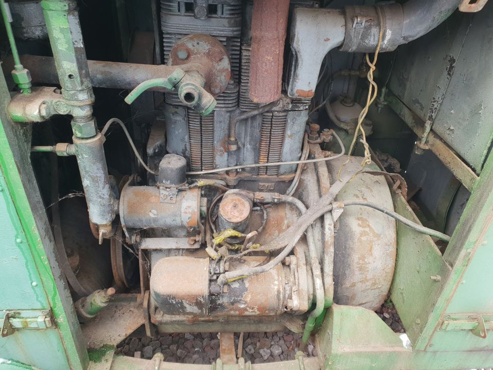 Kompressor im Anhänger mit F2 L514 Motor mit Diesel Oldtimer in Gondershausen