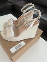 Tolle Plateau Sandaletten von Steve Madden in cremeweiss glänzend Nordrhein-Westfalen - Herford Vorschau