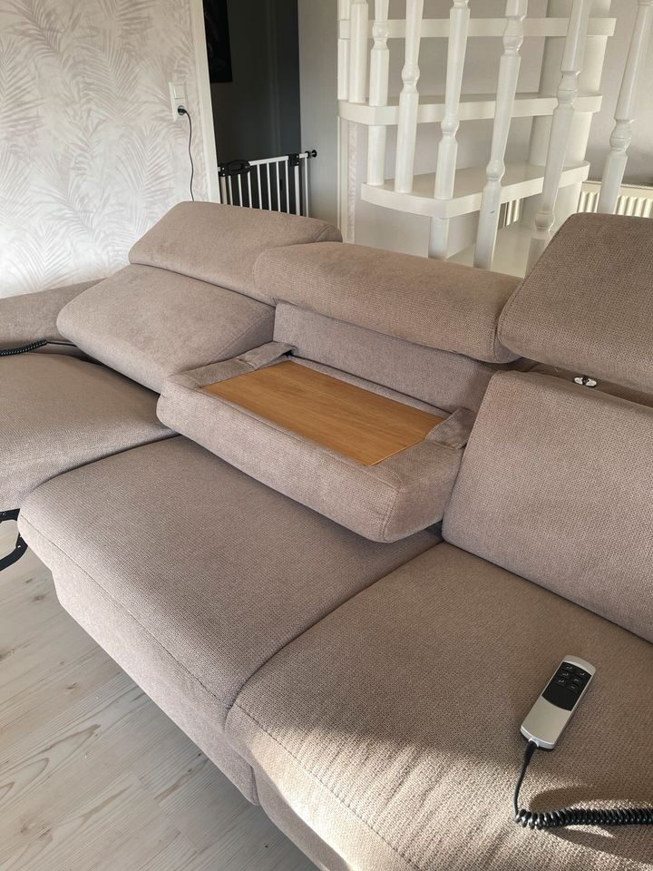 Sofa elektrisch mit Tisch (Polster Aktuell) in Söhlde