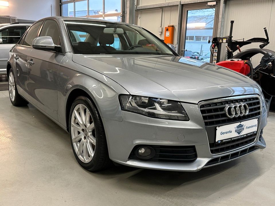 Audi A4 Lim. Attraction, LL Scheckheft, 1.Hand, 59tkm in Hannover