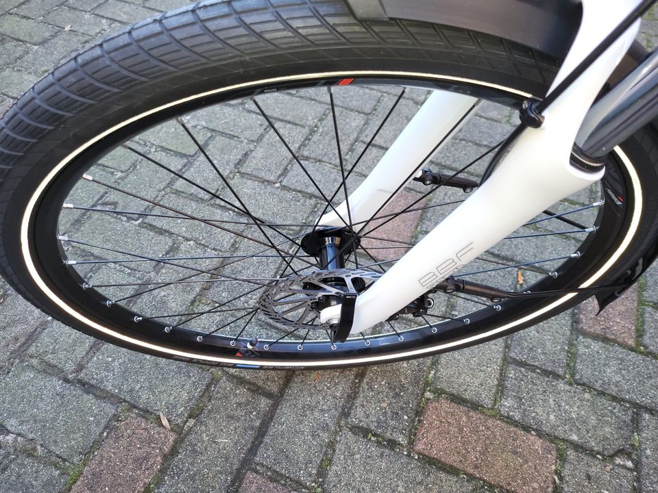 Damen  E-Bike 26"  3699,-€ in Cuxhaven