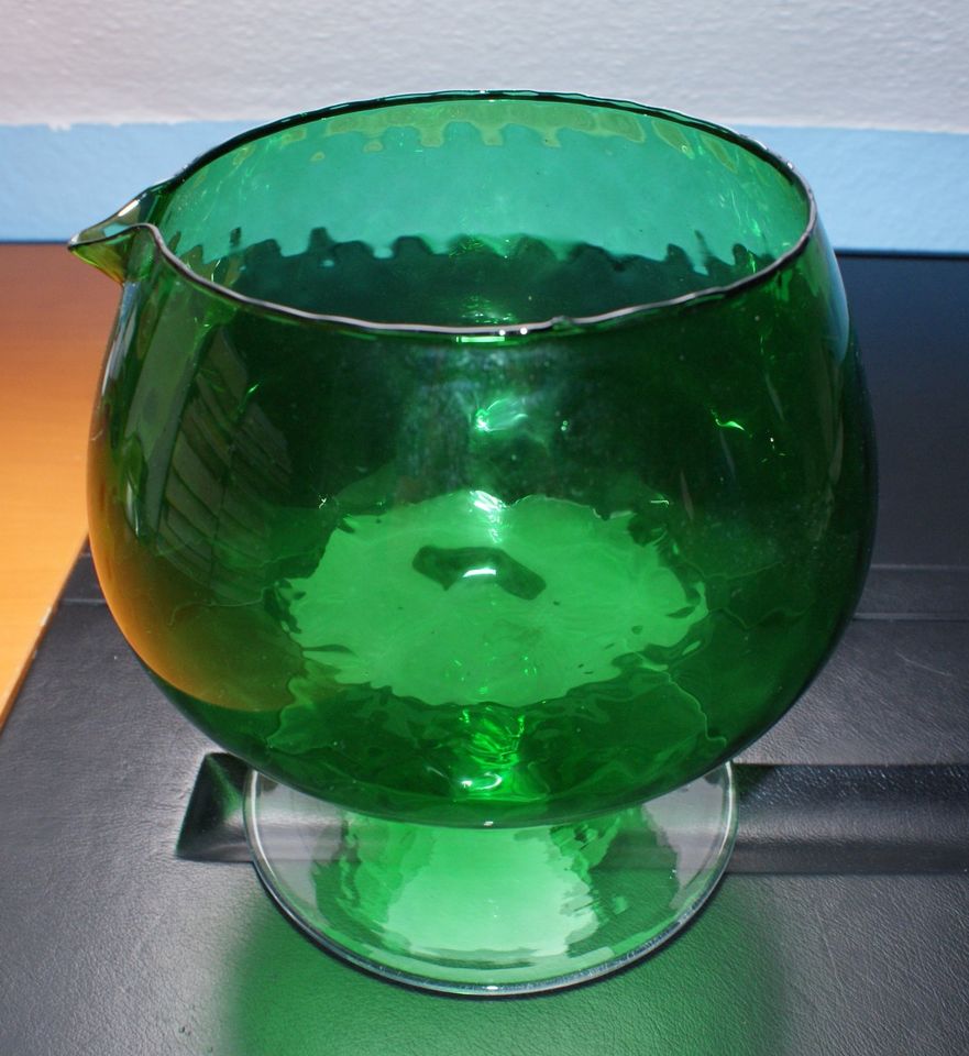 Großes Glas Bowle Vase Italien grün gemustert mit Fuß A in Buxtehude