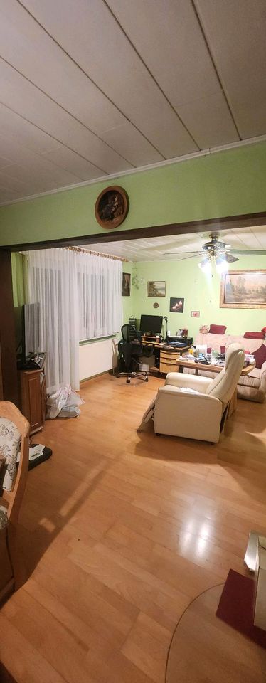 Schöne 3 Zimmer Wohnung mit großer Garage und Balkon in Niefern-Öschelbronn