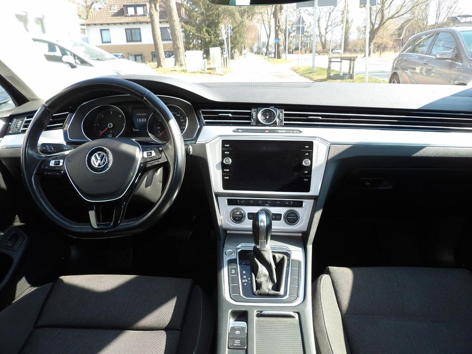 Volkswagen Passat Variant Comfortline DSG LED Massage Navi in Bremen