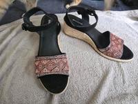 Damenschuhe Sandalen mit Keilabsatz Gr.38 Bielefeld - Sennestadt Vorschau