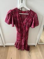 Neuwertige Kleid von Guess Hr.s Niedersachsen - Laatzen Vorschau