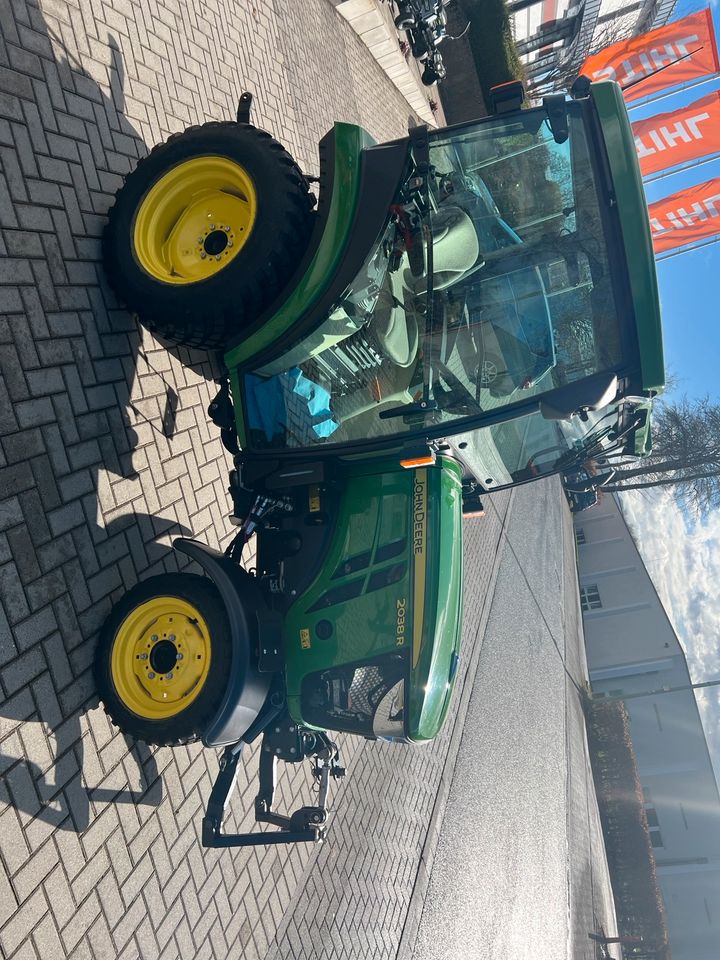 John Deere 2038R in Simmerath