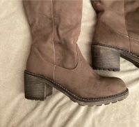 Stiefel Boots grau taupe gefüttert Wildleder-Optik Damen 39 Hessen - Wiesbaden Vorschau