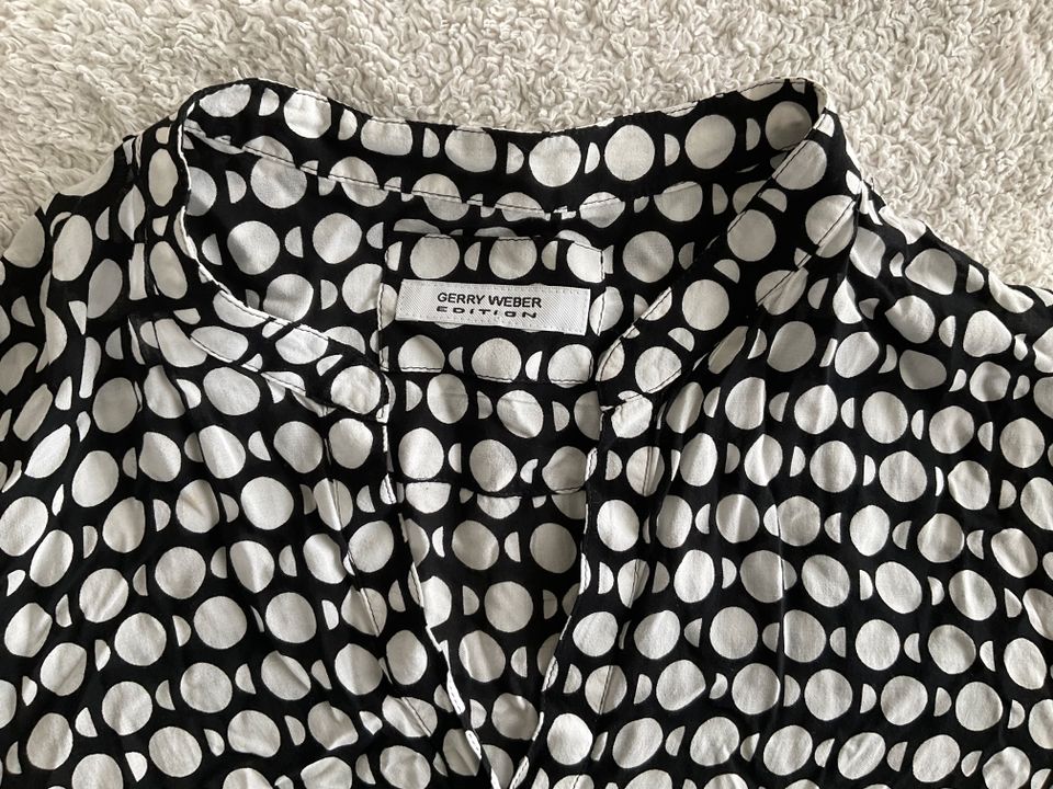 Gerry Weber Bluse 38 40 schwarz weiß fein leicht Grafik in Konstanz