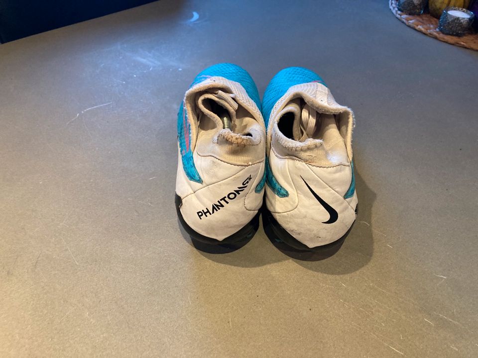 Fußballschuhe Nike Phantom blau pink weiß Größe 43 in Selm