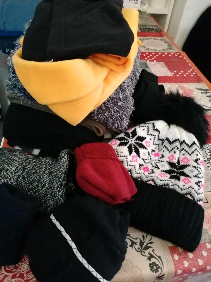 deko Figuren Schals Handschuhe musicboxen in Nürnberg (Mittelfr