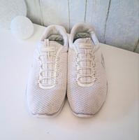 Weiße Skechers mit Foam-Fußbett Hessen - Gemünden (Wohra) Vorschau