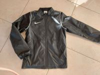 Nike Repel Regen Wind Jacke Fußball schwarz Gr. 128 NEU Sachsen-Anhalt - Goldbeck Vorschau