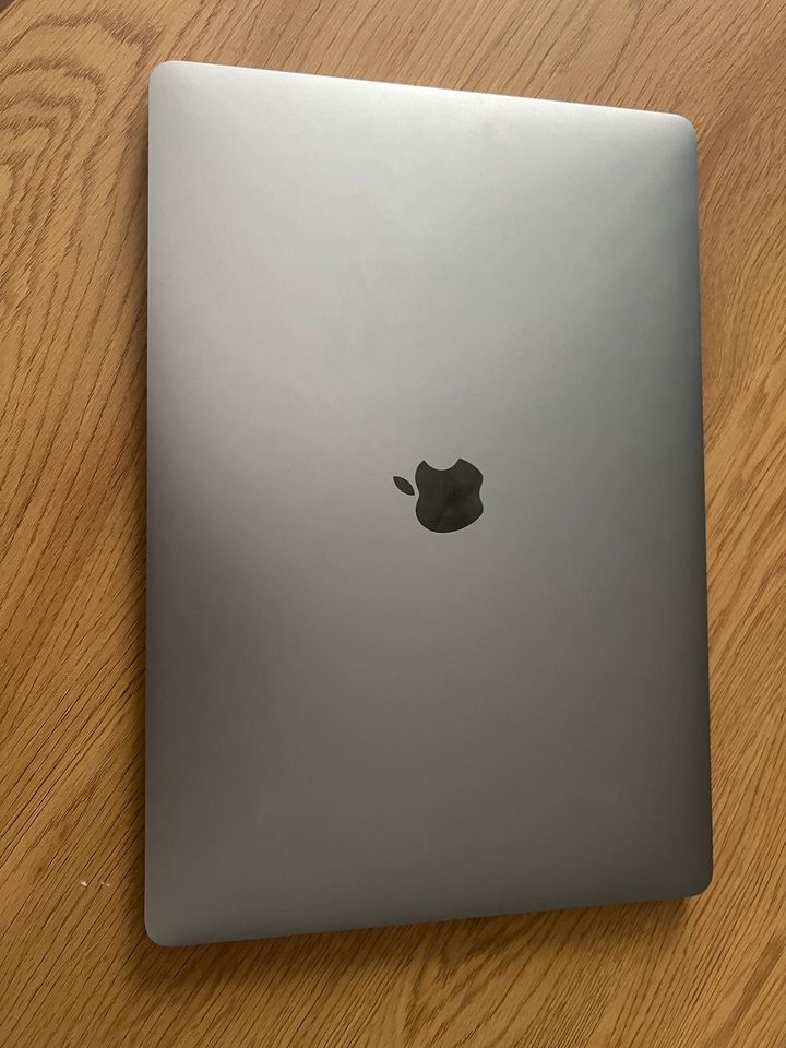 MacBook Pro 15, 2018, i7, 16 Gb, 256 Gb in Berlin