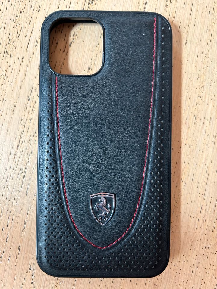 Schutzhülle Ferrari Leder für i-Phone 12 schwarz in Wehringen