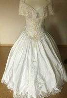 Schönes traditionelles Hochzeitskleid in Größe 38 mit Reifrock Niedersachsen - Uslar Vorschau