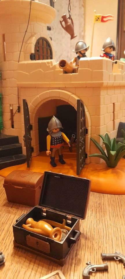 Playmobil Soldatenbastion mit Leuchtturm in Marl