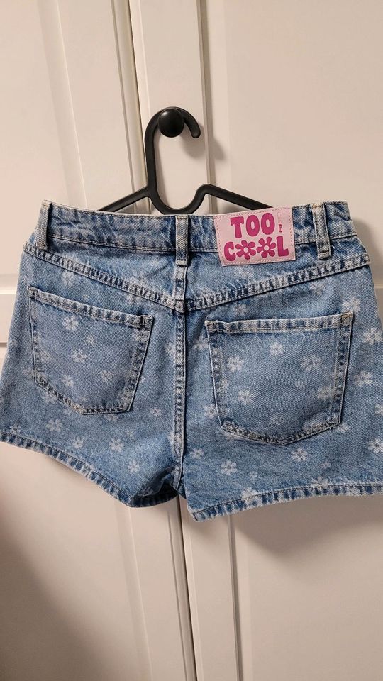 FB Sister Shorts Hot Pan Größe S Blümchen Jeans Kurze Hose in Oberhausen