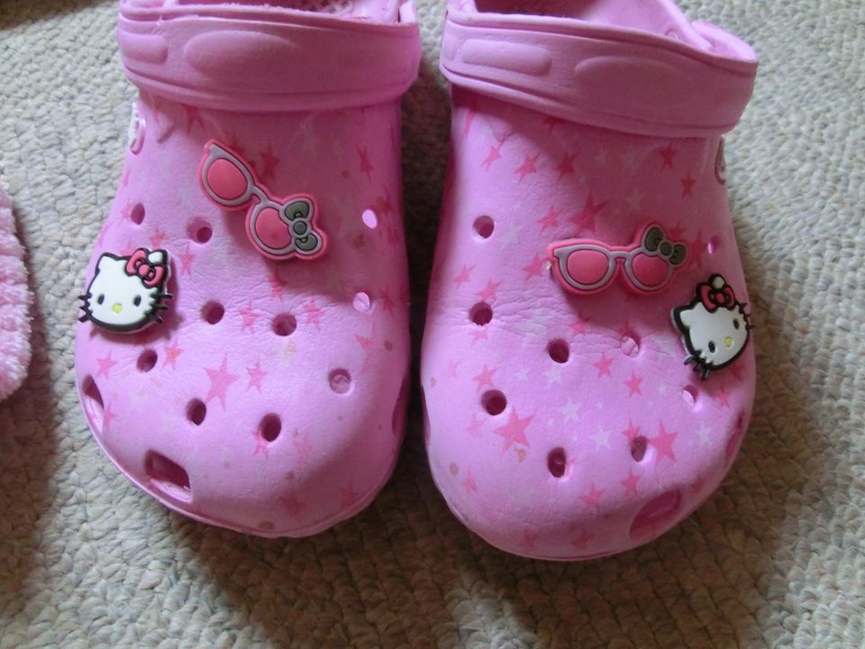 HELLO KITTY/ Badeschuhe 32 + DVDs+ Haarband in Duisburg