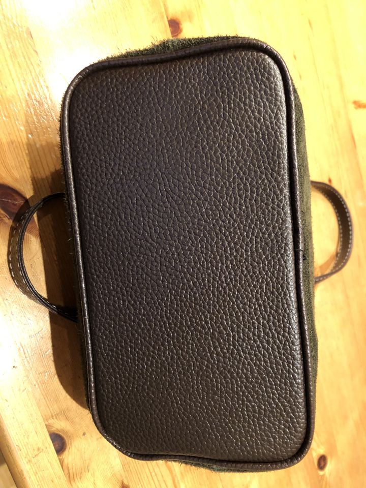 Handtasche Wildleder Tasche mit Henkeln braun neu in Hamburg