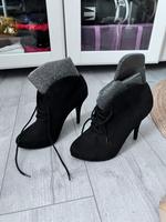 Catwalk Stiefeletten Stiletto schwarz geschnürt Gr. 40 NEU Frankfurt am Main - Bornheim Vorschau